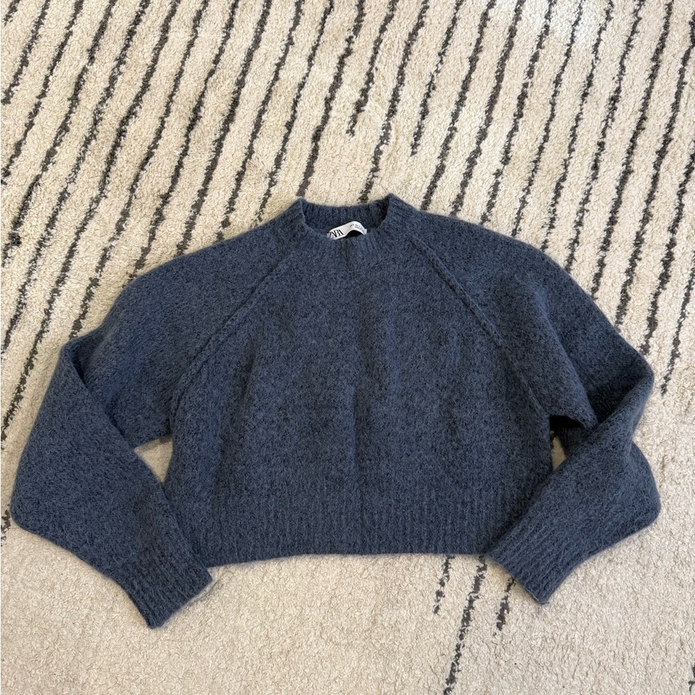 Zara Women's Cropped Blue Sweater Size Small